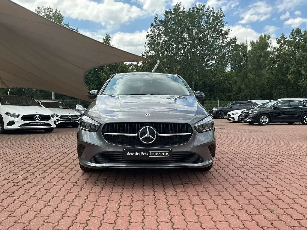 Gebraucht Mercedes B250e 218 PS (160 kW) 2025 Metalliclack mountaingrau Kleinwagen