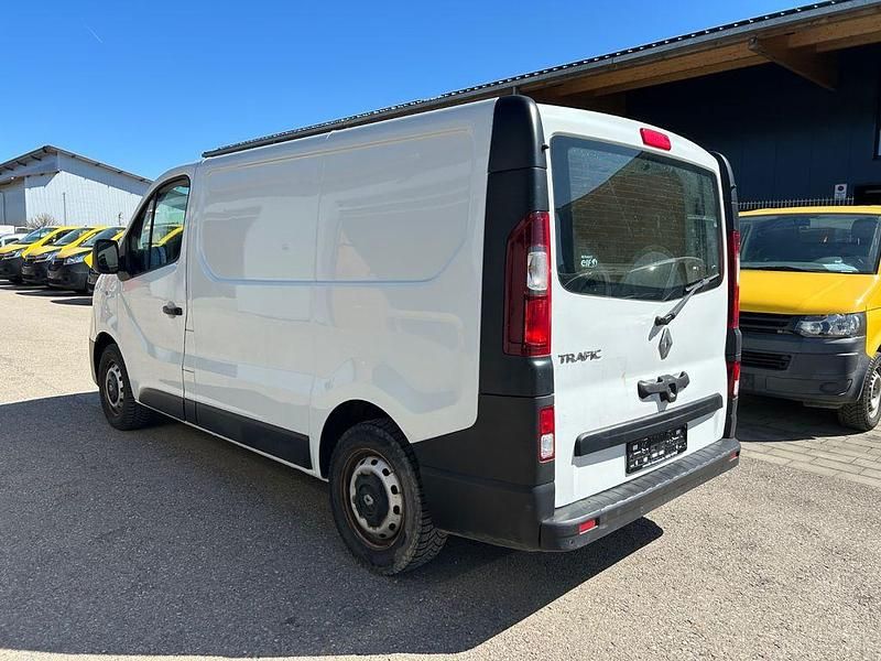 Gebraucht Renault Trafic 120 PS (88 kW) 2017 Weiß Van / Kleinbus