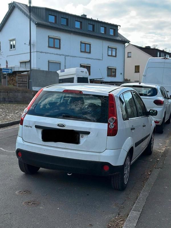 Gebraucht Ford Fiesta 69 PS (50 kW) 2006 Weiß Kleinwagen