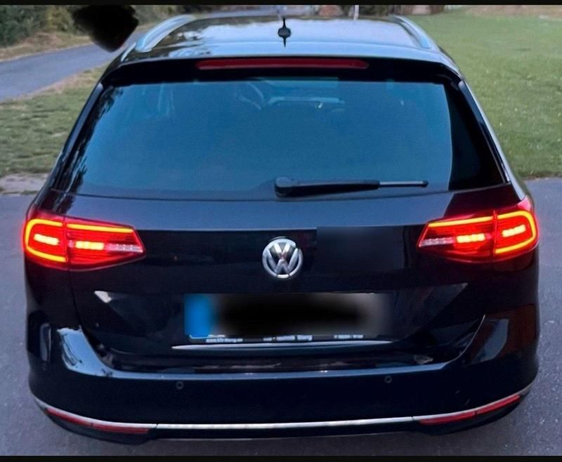 Gebraucht VW Passat Highline 150 PS (110 kW) 2015 Schwarz Kombi
