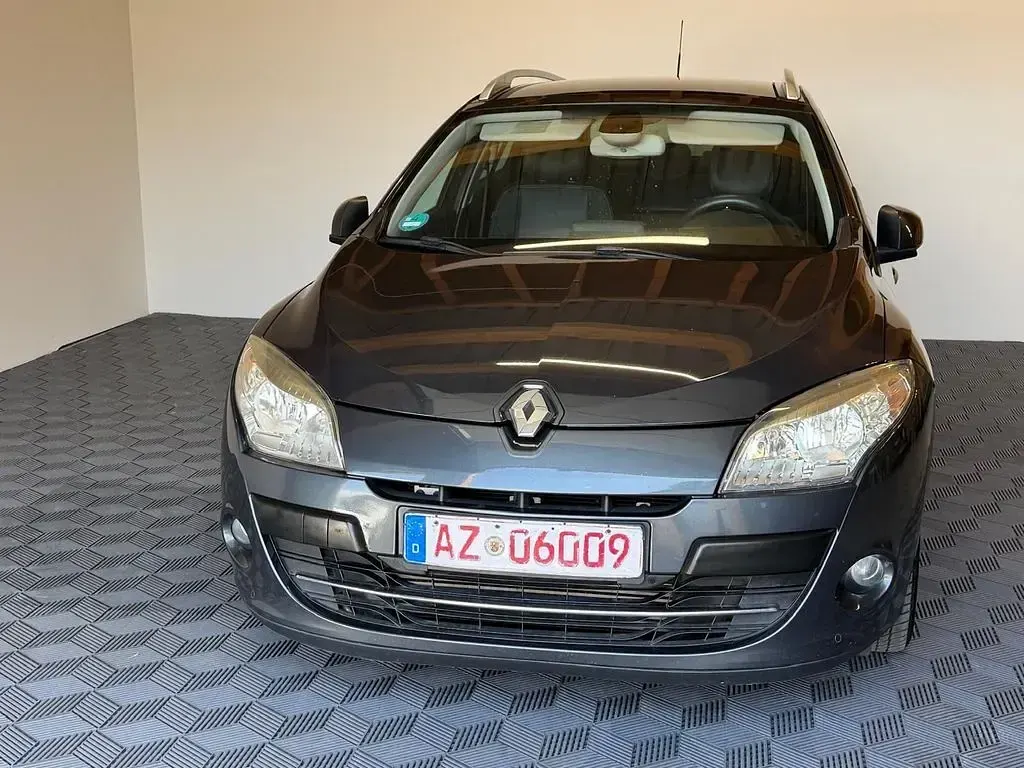 Gebraucht Renault Mégane GrandTour Luxe 131 PS (96 kW) 2010 Grau Kombi