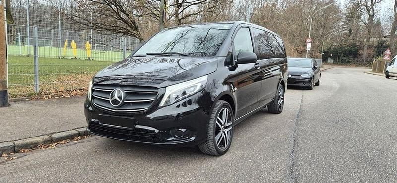 Schwarz Gebraucht 2021 Mercedes Vito Kombi | 37.900 € (Fairer Preis) - Bild 1/4
