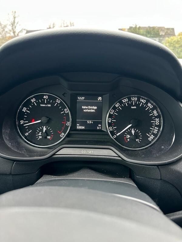 Weiß Gebraucht 2015 Skoda Octavia Limousine | 9.800 € (Superpreis) - Bild 1/4