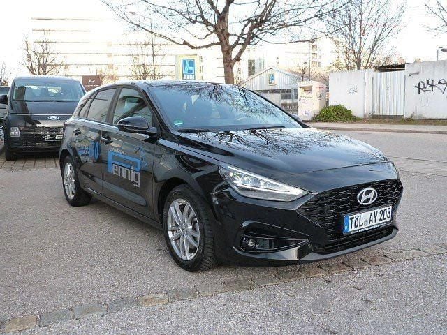 Gebraucht Hyundai i30 Advantage 101 PS (74 kW) 2024 Schwarz Limousine