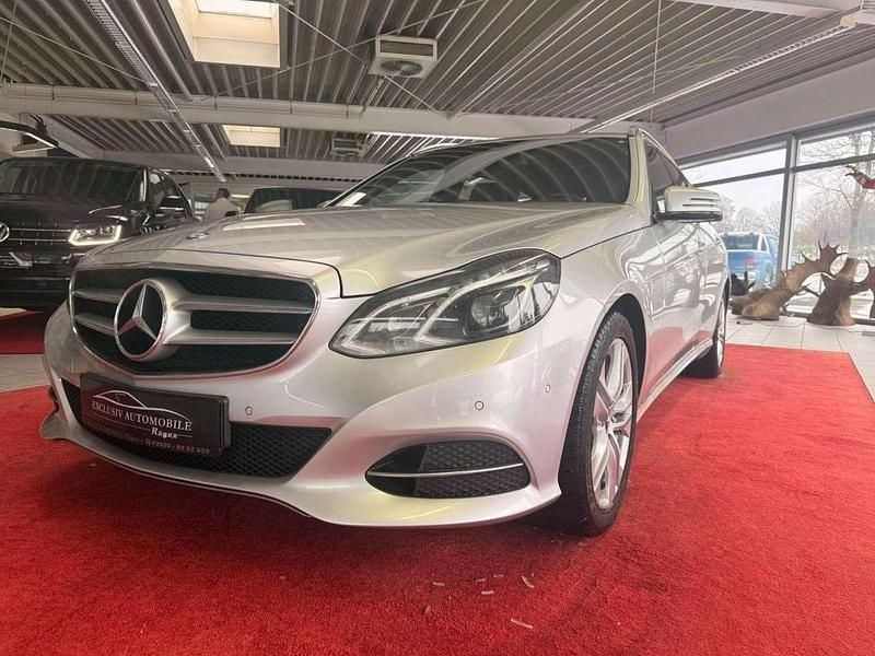 Iridiumsilber Gebraucht 2016 Mercedes E220 Kombi | 12.999 € (Guter Preis) - Bild 1/4