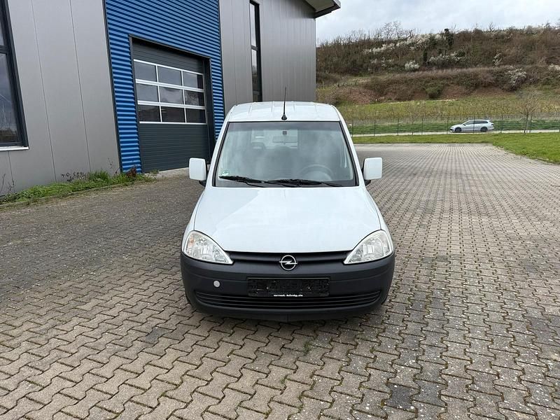 Gebraucht Opel Combo 90 PS (66 kW) 2011 Weiß Van