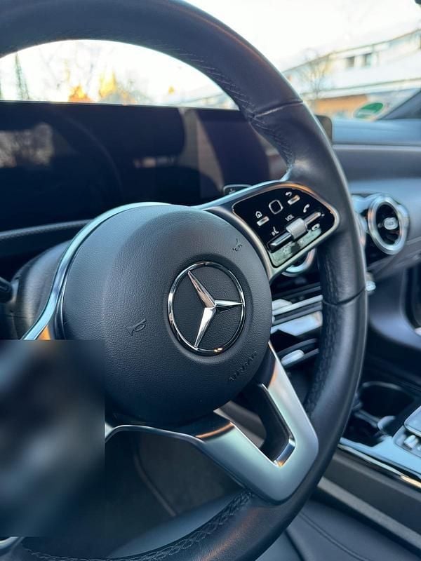 Gebraucht Mercedes CLA200 163 PS (119 kW) 2023 Schwarz Coupé