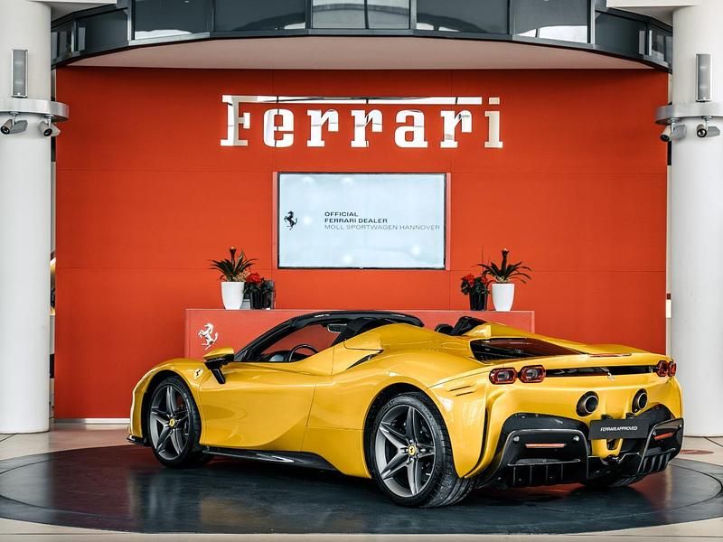 Gebraucht Ferrari SF90 999 PS (734 kW) 2023 Gelb Cabrio