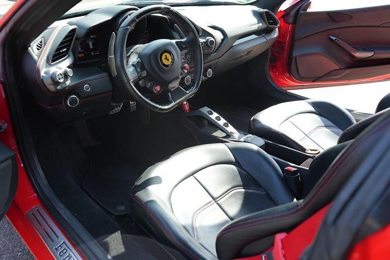 Second-hand Ferrari 488 669 CP (492 kW) 2017 Roșu Coupe