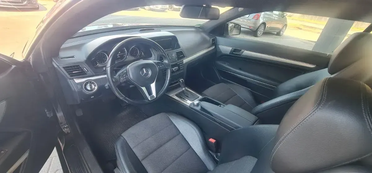 Gebraucht Mercedes E220 170 PS (125 kW) 2012 Schwarz Coupé