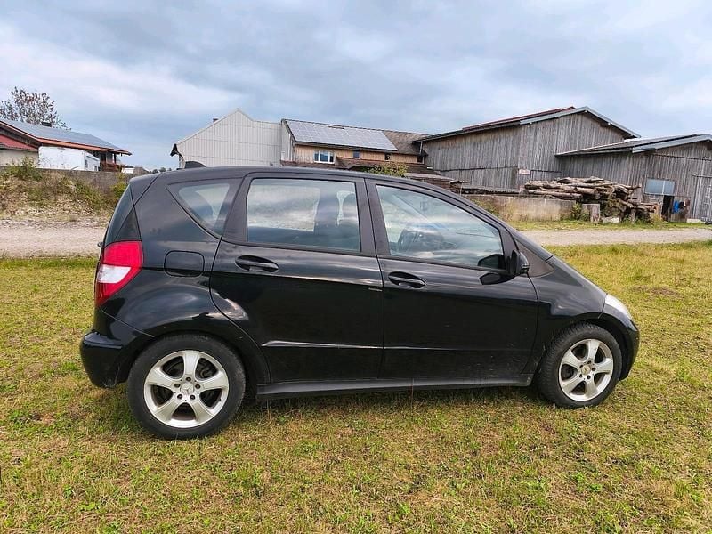 Schwarz Gebraucht 2011 Mercedes A180 Kleinwagen | 2.000 € (Guter Preis) - Bild 1/4