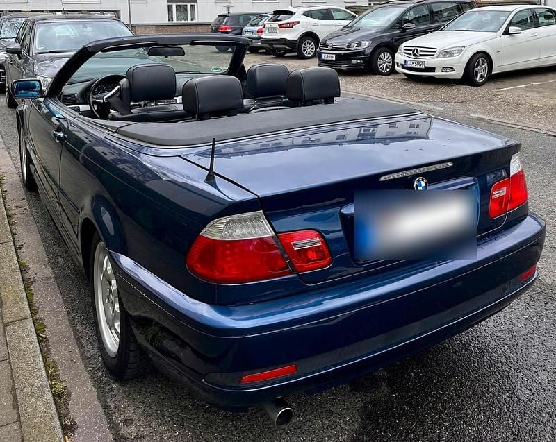 Gebraucht BMW 318 Cabriolet Basis 150 PS (110 kW) 2005 Blau Cabrio