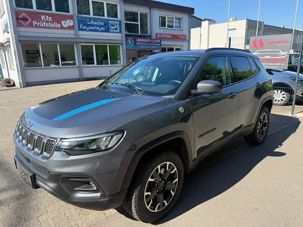 Gebraucht Jeep Compass Trailhawk 179 PS (131 kW) 2022 Grau SUV