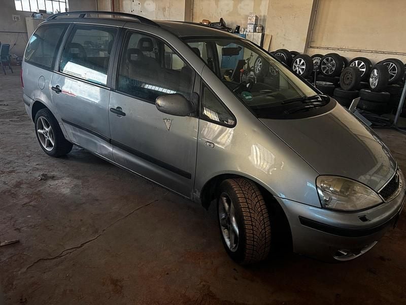 Second-hand Ford Galaxy 131 CP (96 kW) 2006 Gri Monovolum