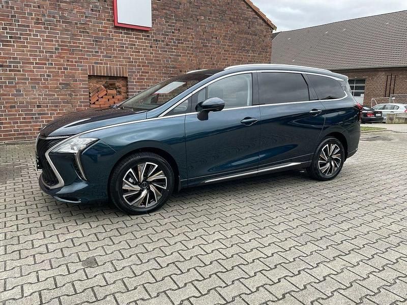 Gebraucht DFSK Forthing 4 177 PS (130 kW) 2025 Grün Van / Kleinbus