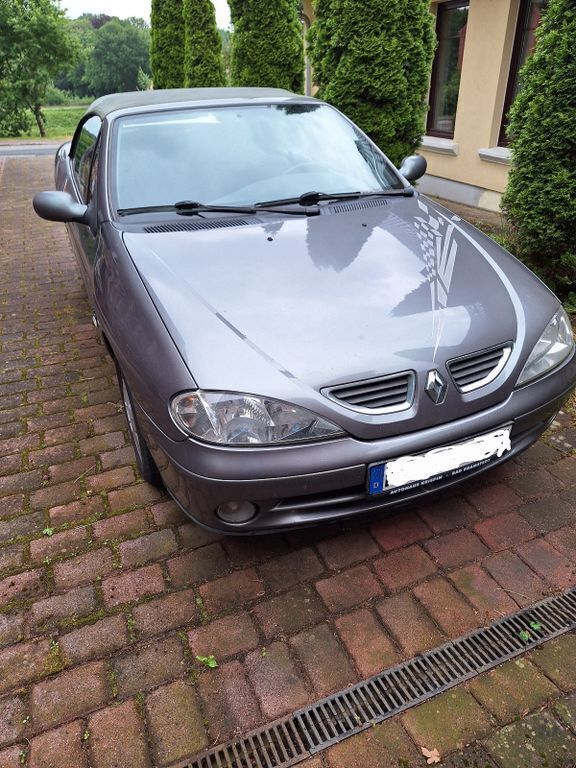 Grau Gebraucht 2000 Renault Mégane Cabriolet Privilege Cabrio | 1.500 € (Superpreis) - Bild 1/4