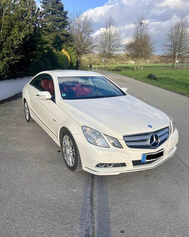 Gebraucht Mercedes E250 Avantgarde 204 PS (150 kW) 2009 Weiß Coupé