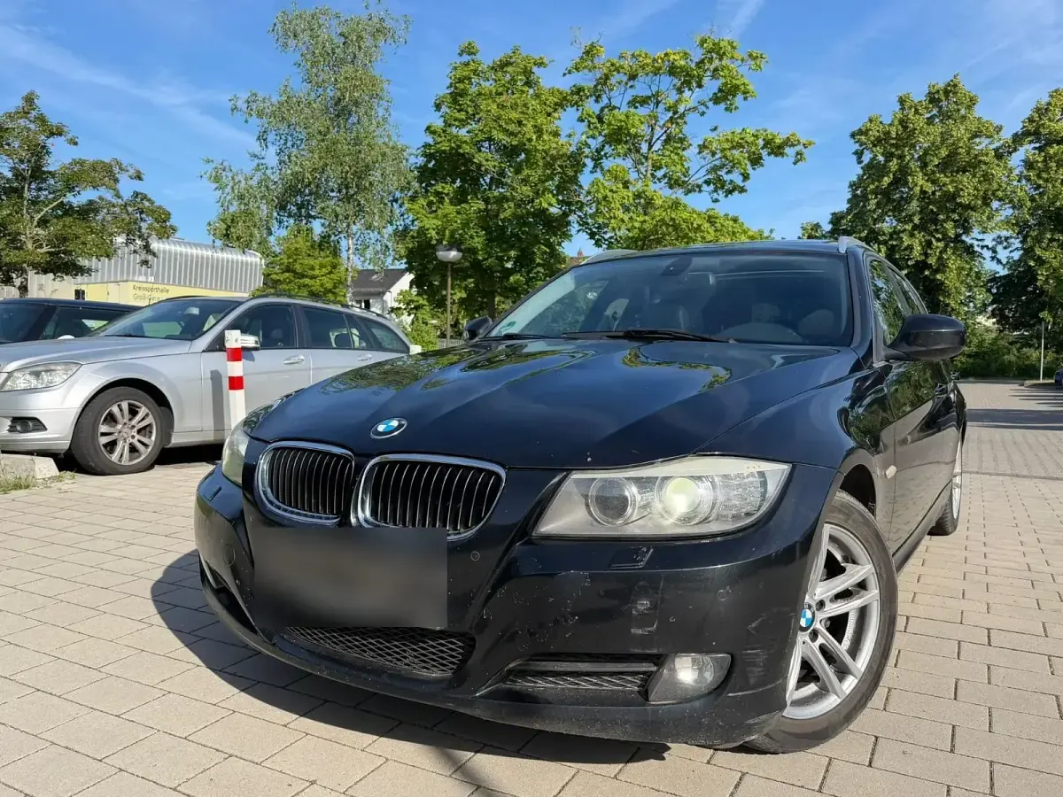 Gebraucht BMW 320 163 PS (119 kW) 2011 Schwarz Kombi
