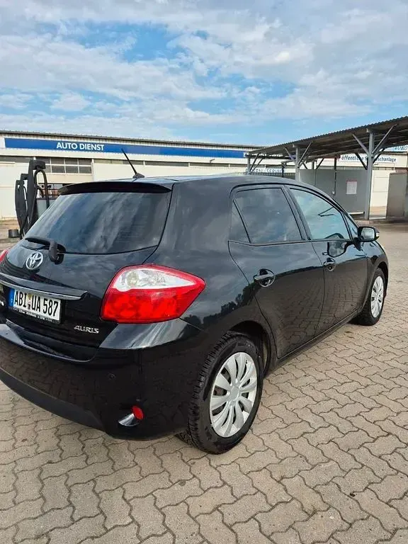 Gebraucht Toyota Auris 99 PS (72 kW) 2010 Schwarz Kleinwagen