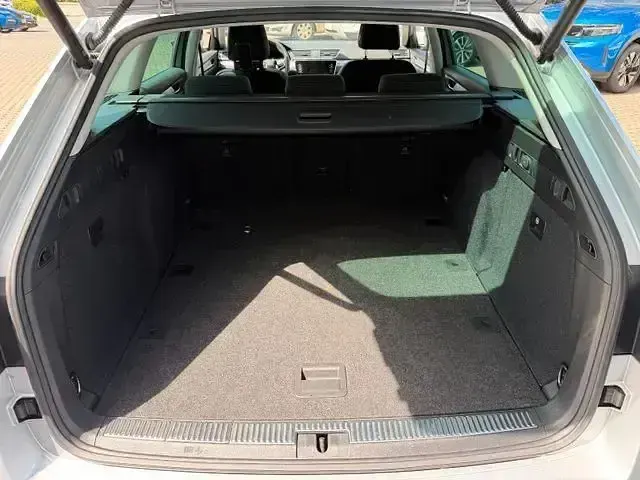 Gebraucht Skoda Superb Ambition 150 PS (110 kW) 2023 Silber Kombi
