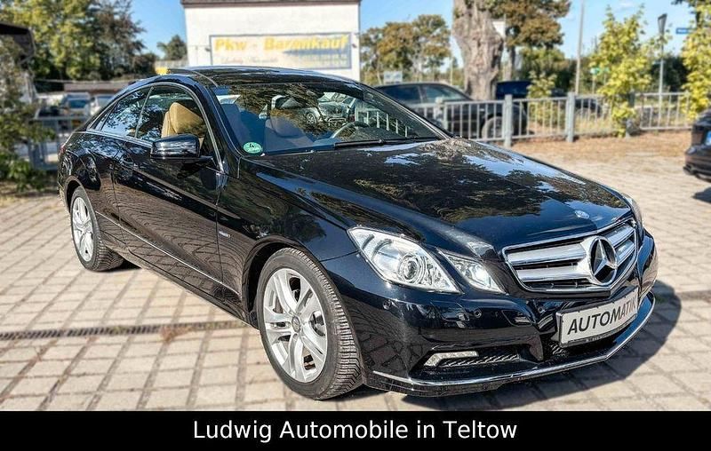 Gebraucht Mercedes E200 Avantgarde 184 PS (135 kW) 2010 Obsidianschwarz metallic Coupé