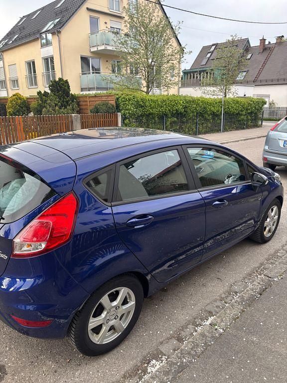 Gebraucht Ford Fiesta SYNC Edition 101 PS (74 kW) 2016 Blau Kleinwagen