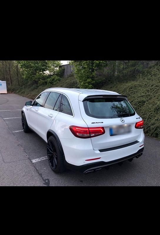 Weiß Gebraucht 2016 Mercedes R63 AMG AMG line Van / Kleinbus | 23.500 € - Bild 1/4