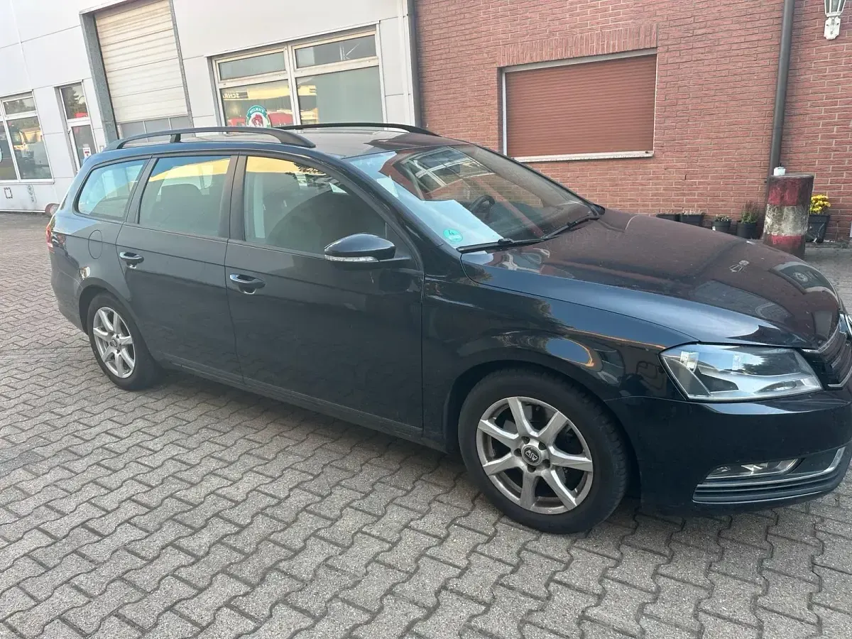 Gebraucht VW Passat 105 PS (77 kW) 2013 Schwarz Kombi