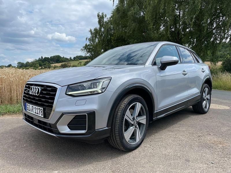 Silber Gebraucht 2018 Audi Q2 Sport SUV | 20.900 € (Guter Preis) - Bild 1/4