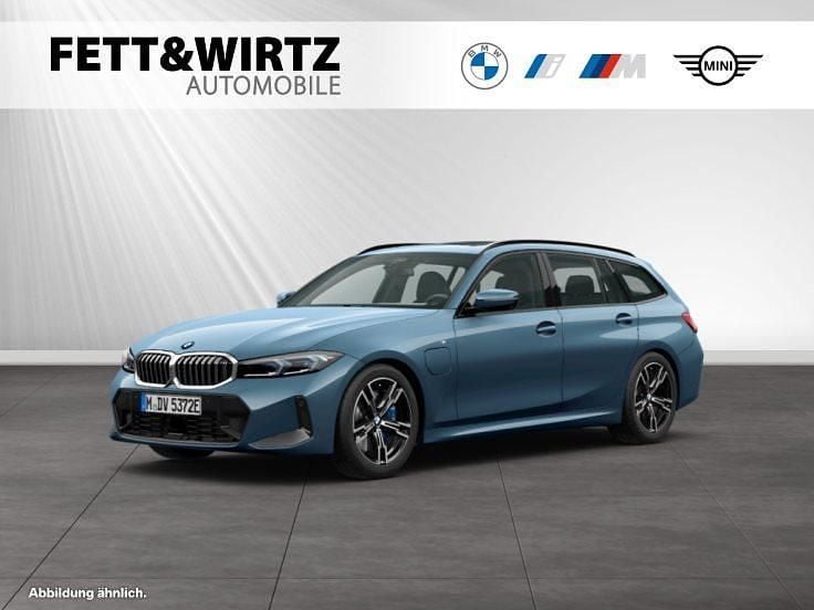 Gebraucht BMW 330e M Sport 292 PS (214 kW) 2024 Arctic race blue metallic Kombi