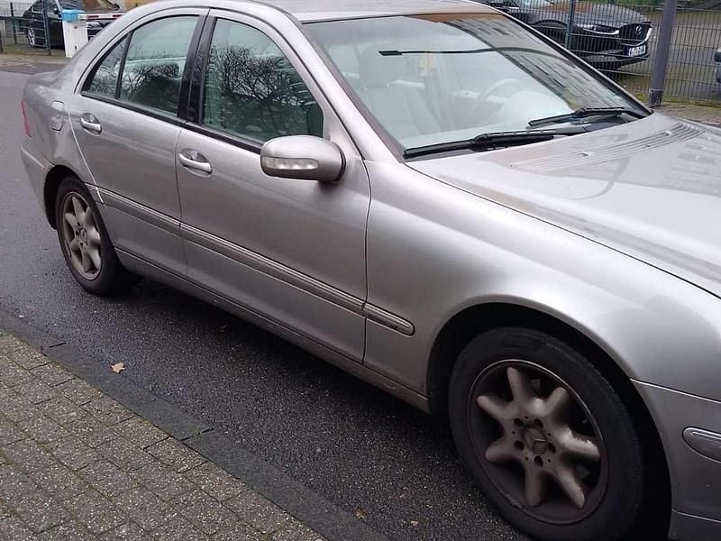 Gebraucht Mercedes C180 143 PS (105 kW) 2004 Silber Limousine