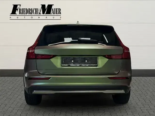 Gebraucht Volvo V60 CC Plus 197 PS (144 kW) 2023 Schwarz Kombi