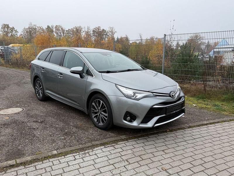Gebraucht Toyota Avensis Edition-S 147 PS (108 kW) 2017 Grau Kombi