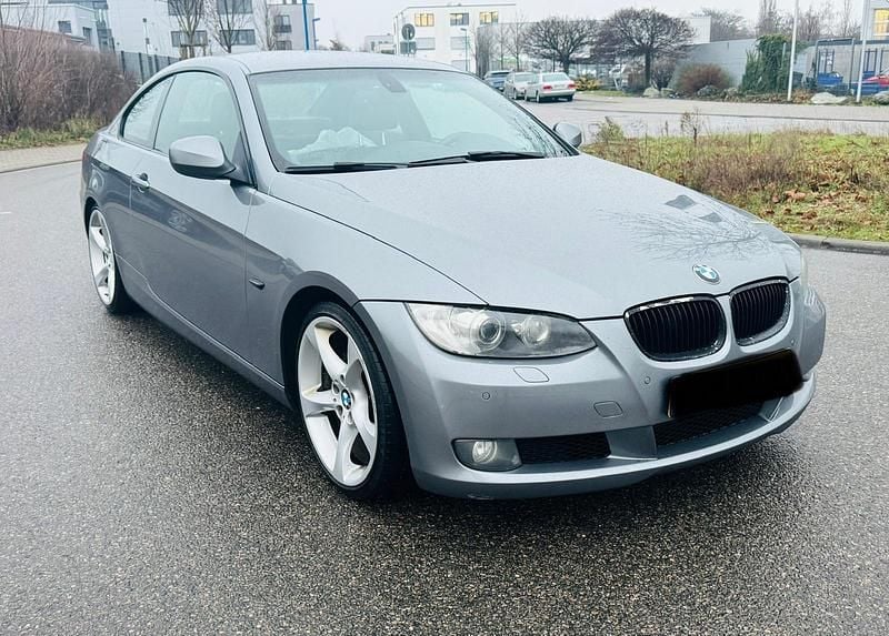 Gebraucht BMW 320 M Sport 177 PS (130 kW) 2010 Grau Coupé