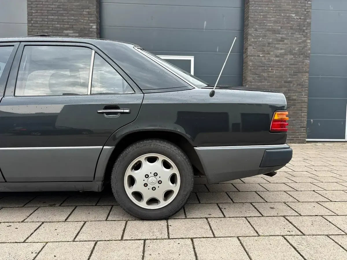 Gebraucht Mercedes E300 180 PS (132 kW) 1991 Limousine