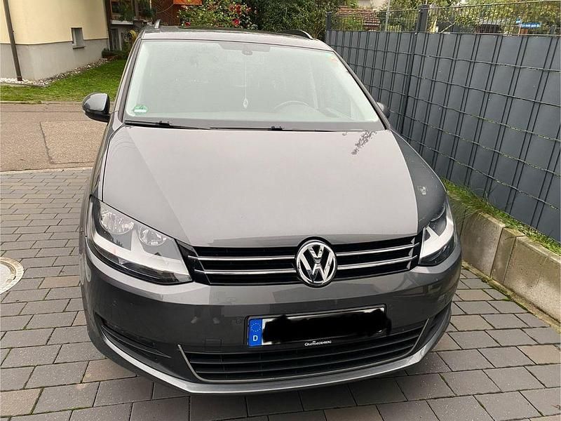 Grau Gebraucht 2011 VW Sharan Trendline Van / Kleinbus | 14.300 € (Teuer) - Bild 1/4
