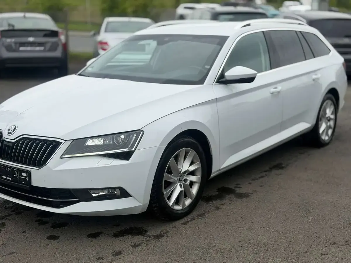 Gebraucht Skoda Superb Style 120 PS (88 kW) 2018 Moonweiss metallic Kombi