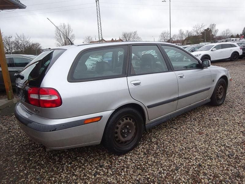 Gebraucht Volvo V40 122 PS (89 kW) 2002 Silber Kombi