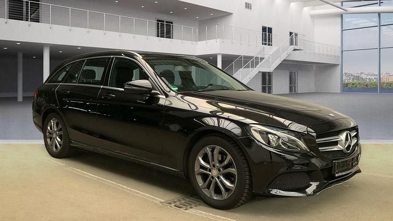 Schwarz Gebraucht 2015 Mercedes C180 Kombi | 17.990 € (Fairer Preis) - Bild 1/4