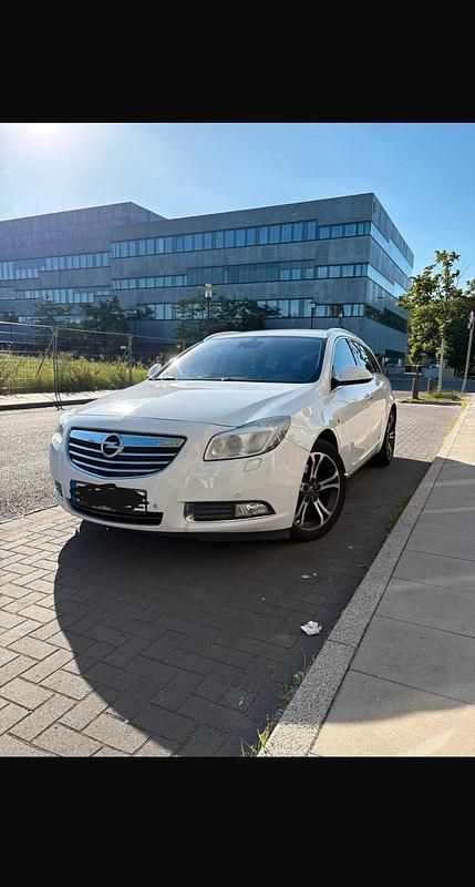 Weiß Gebraucht 2013 Opel Insignia Kombi | 5.000 € (Guter Preis) - Bild 1/4