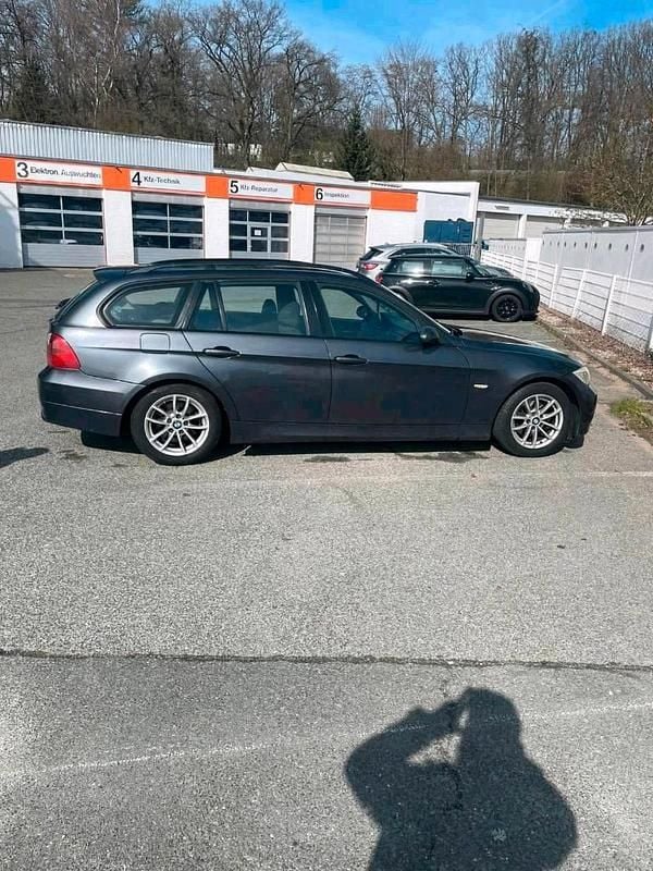 Gebraucht BMW 320 163 PS (119 kW) 2007 Grau Kombi