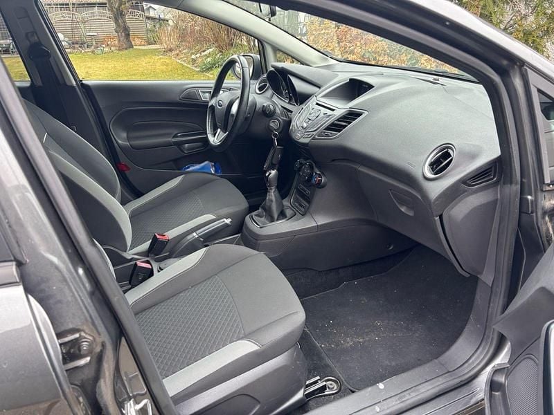 Gebraucht Ford Fiesta 101 PS (74 kW) 2016 Grau Kleinwagen