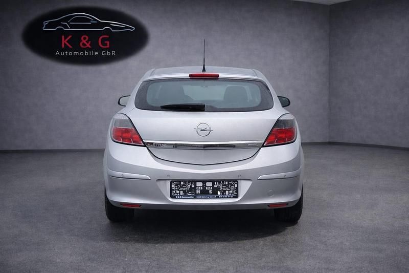 Gebraucht Opel Astra Edition 105 PS (77 kW) 2007 Silber Coupé