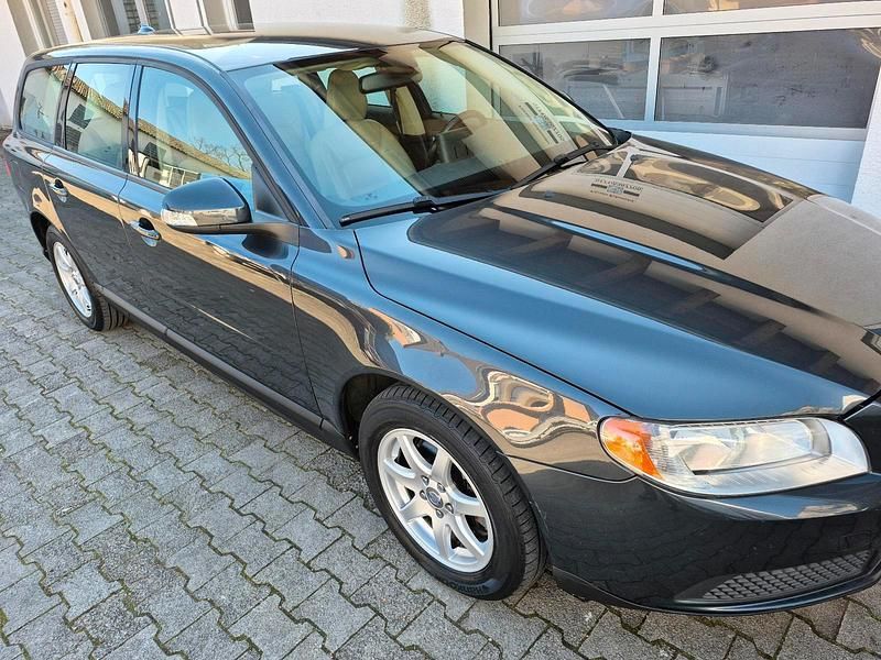 Gebraucht Volvo V70 136 PS (100 kW) 2010 Grau Kombi