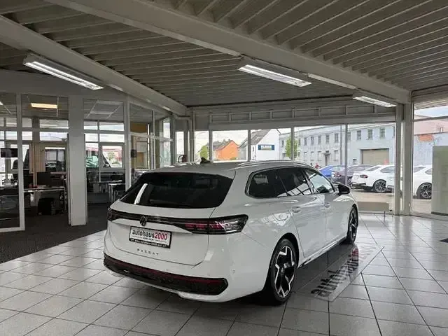 Gebraucht VW Passat R-line 150 PS (110 kW) 2025 Weiß Kombi