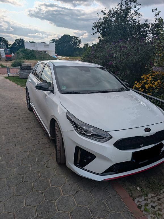 Weiß Gebraucht 2020 Kia Ceed GT Limousine | 19.999 € (Guter Preis) - Bild 1/4