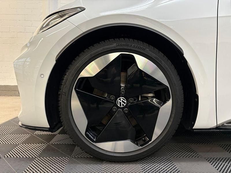 Gebraucht VW ID.3 GTX 239 kW (326 PS) 2025 Gletscherweiß metallic Kleinwagen