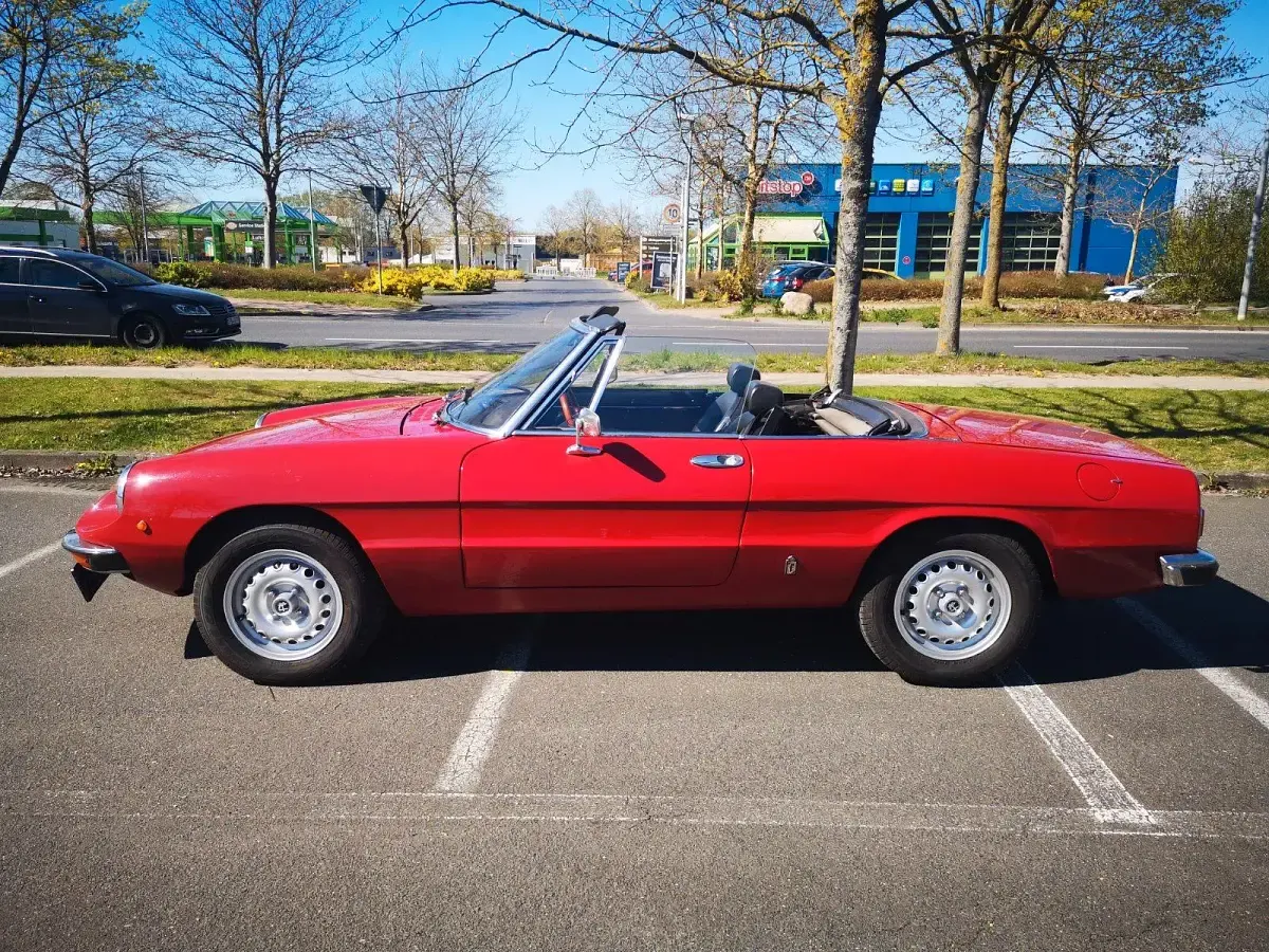 Gebraucht Alfa Romeo Spider Veloce 126 PS (92 kW) 1980 Rot Cabrio