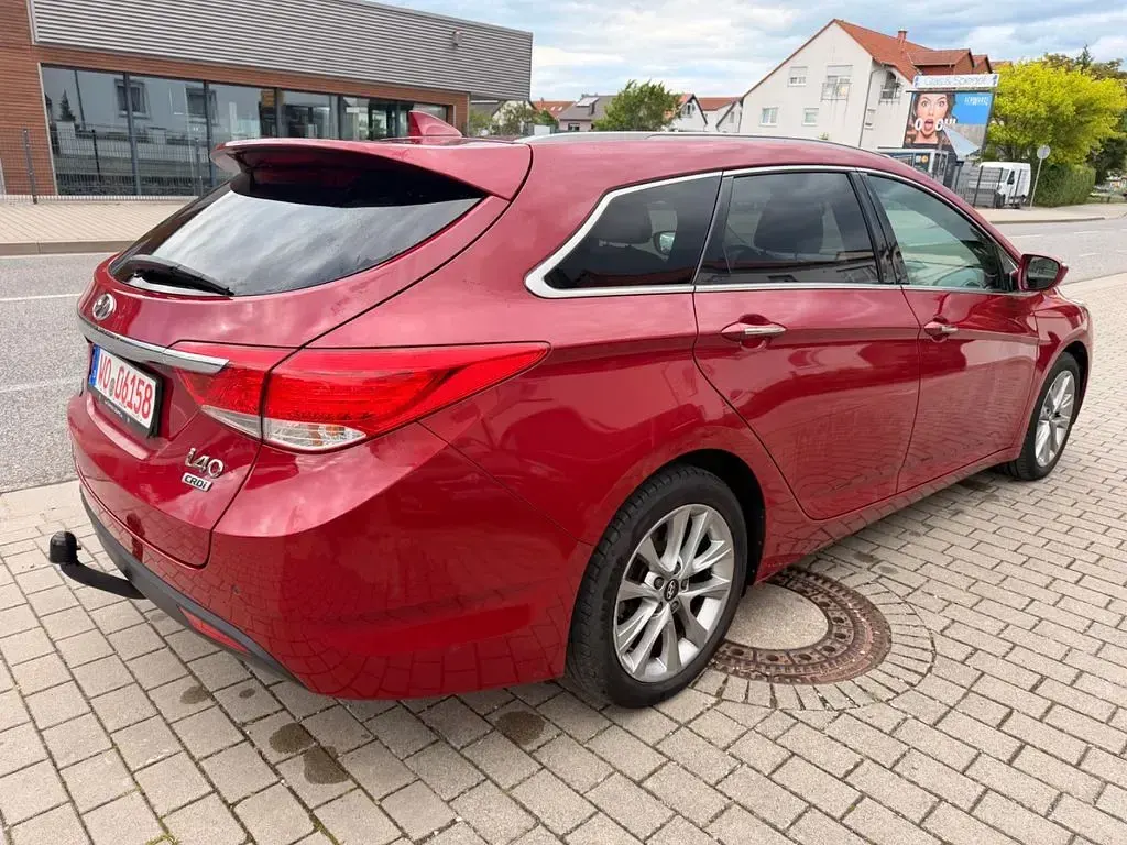 Gebraucht Hyundai i40 Premium 136 PS (100 kW) 2015 Rot Kombi