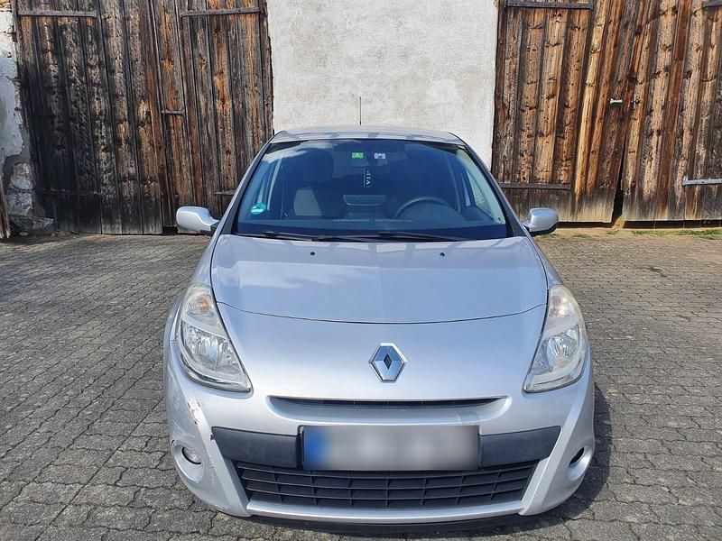 Gebraucht Renault Clio II 86 PS (63 kW) 2010 Silber Kleinwagen